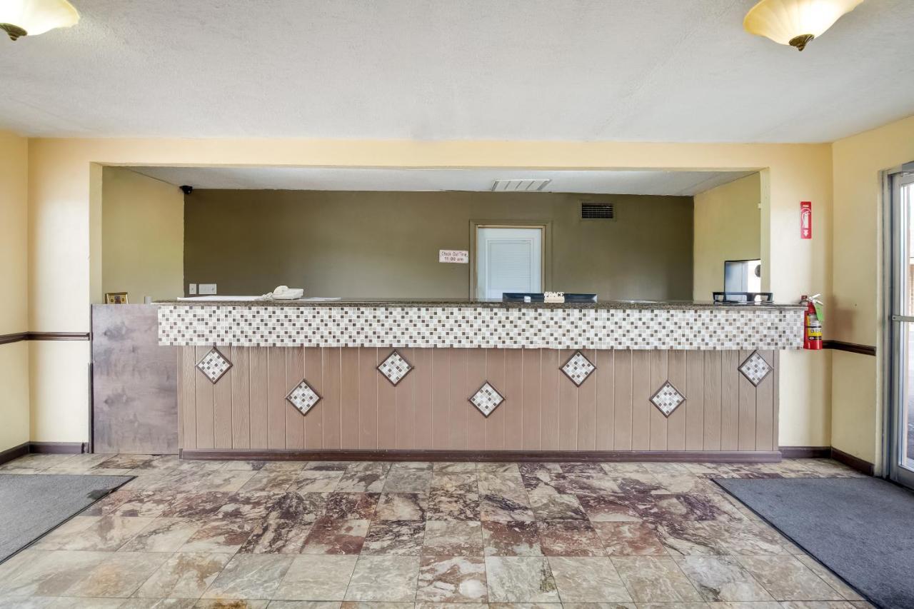 Oyo Hotel Lake Charles La I-10 Exterior photo